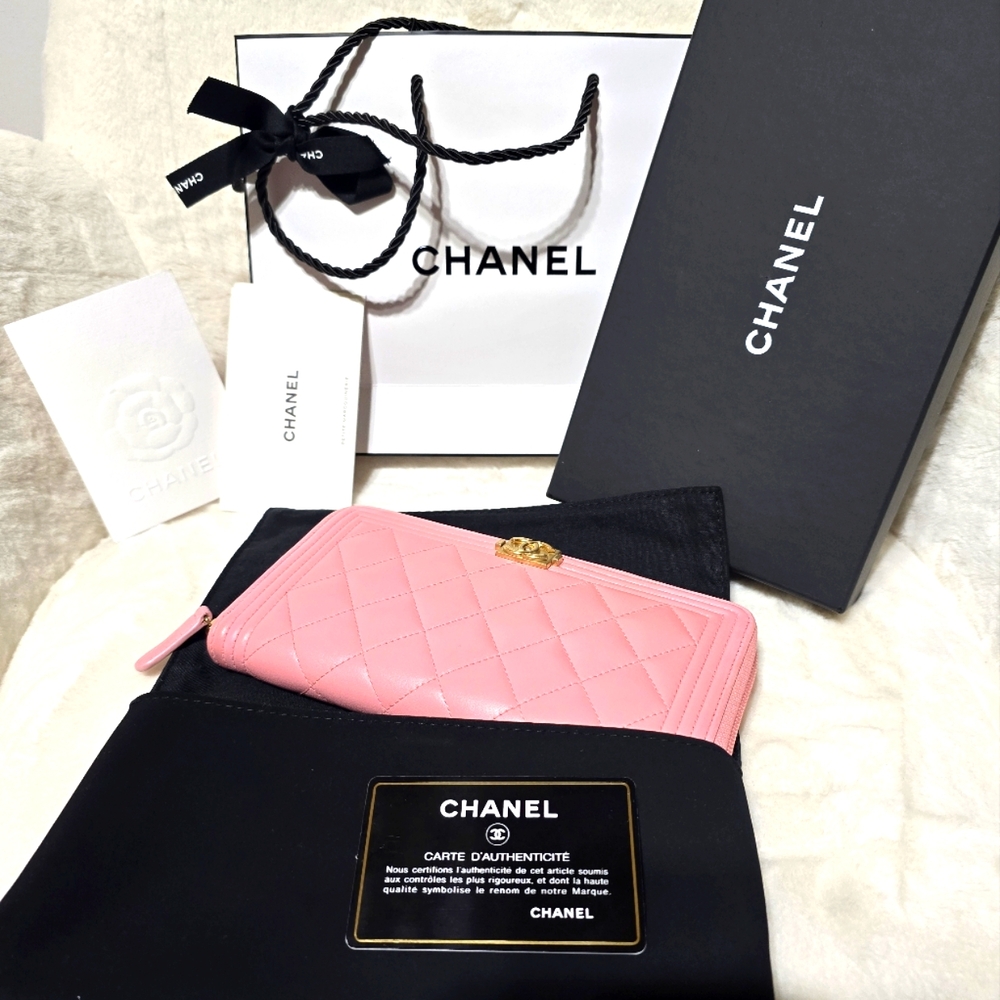 CHANEL Authentic Lambskin Boy Zippy Wallet. Bubblegum Pink.
